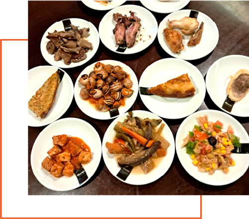 diferentes platos de comida sobre una mesa de madera